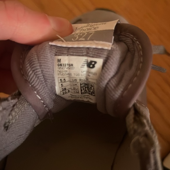 NEW new balance 327 sneakers - Picture 5 of 7